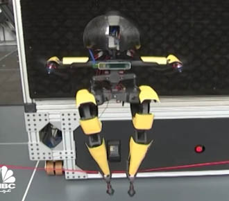 A robot that walks on ropes