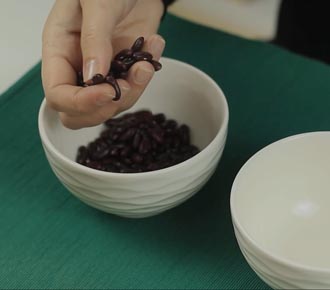 Pouring grains